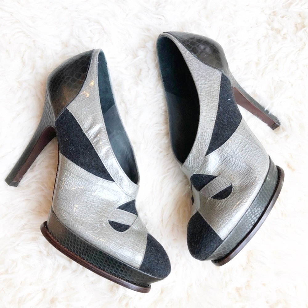 ❌SOLD❌BCBGMAXAZRIA Nivea Patent Leather On Heels - Picture 1 of 8